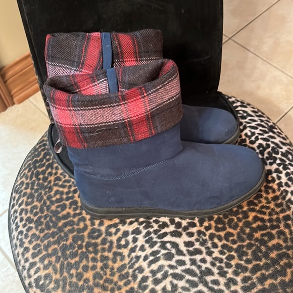 Brand new Muk Luks navy blue faux suede boots, multiple ways to wear!!! - Picture 2 of 6